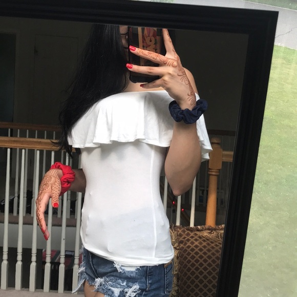 Garage Off the Shoulders Flowy White Shirt - Picture 5 of 8